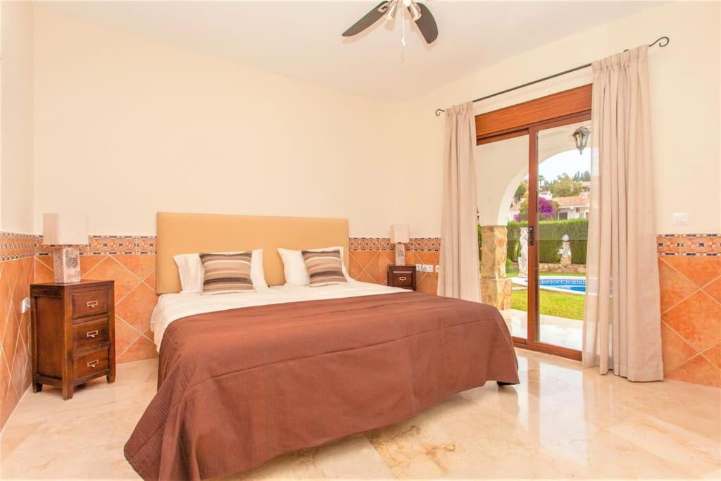 Summer Offers! Fabulous Luxury Villa Near The Beach Sleeps 8 Бенальмадена Екстер'єр фото