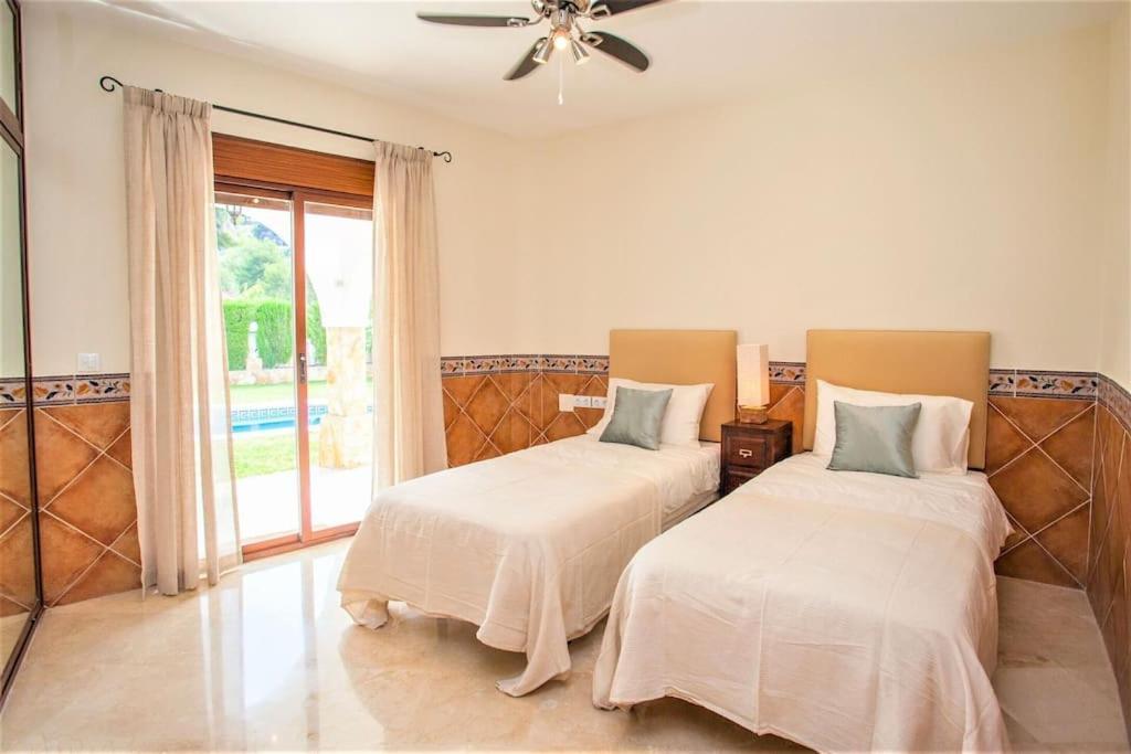 Summer Offers! Fabulous Luxury Villa Near The Beach Sleeps 8 Бенальмадена Екстер'єр фото